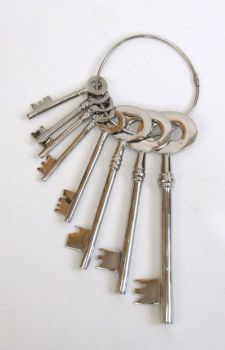 AL80120 - Aluminum jailhouse Key Bunch chrome plated
