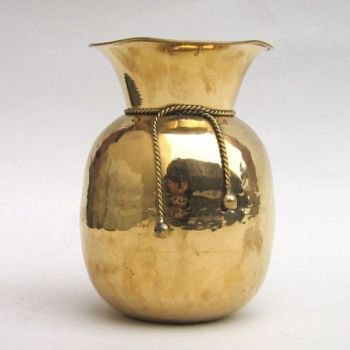 BR2190B - Pitcher With Rope