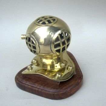 BR52570 - Diver Helmet, Wood Base