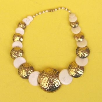 JR1524 - Necklace Disc Bone Brass Hammered Graded